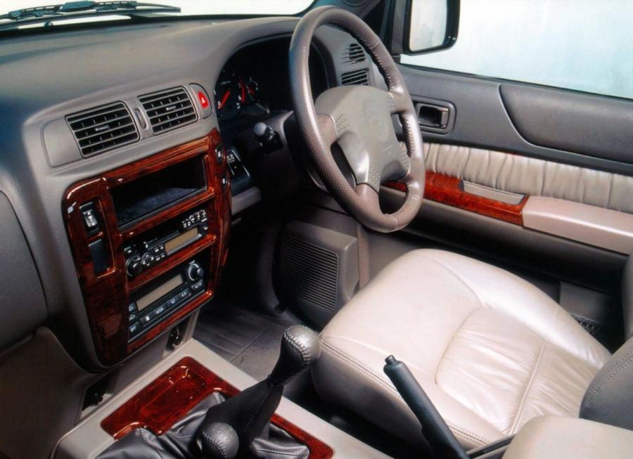  Nissan Patrol GR 5-Door 1997 года  (UK) (фото 9 из 10)